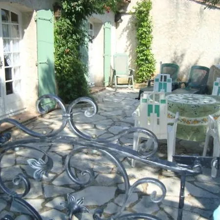 Les Amandiers - 5 Km De La Apartment